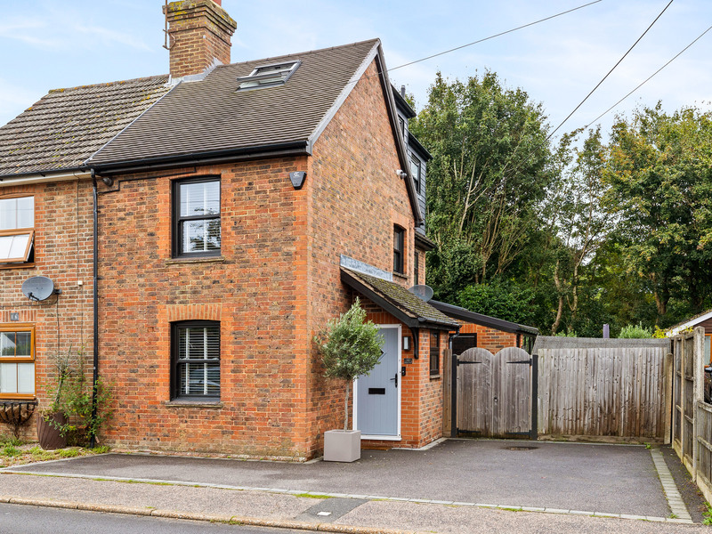 3 bed House - Semi For Sale in Crawley, West Sussex