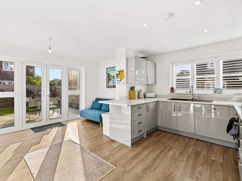 4 bed House - Detached For Sale in Horley, Surrey - 2