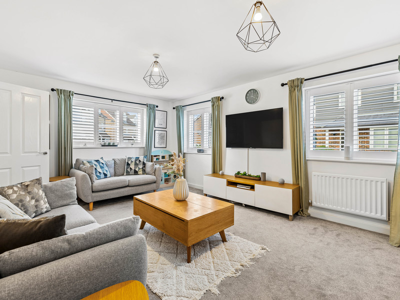4 bed House - Detached For Sale in Horley, Surrey