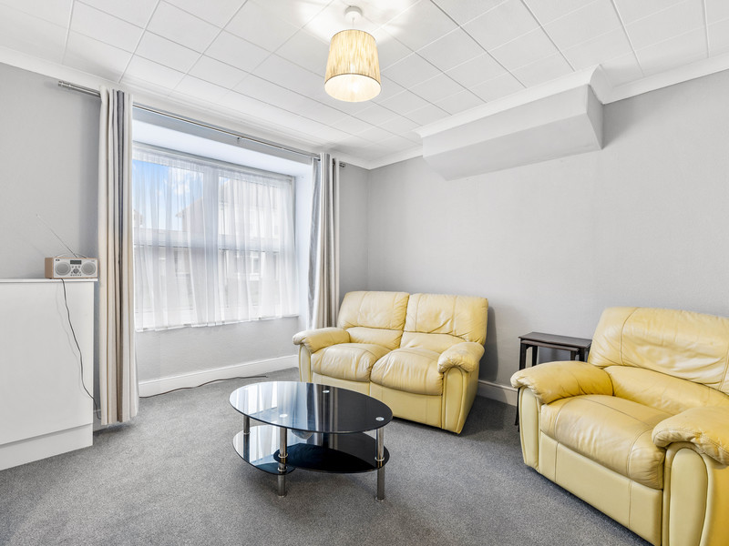 3 bed House - Semi For Rent in Horley, Surrey - 3