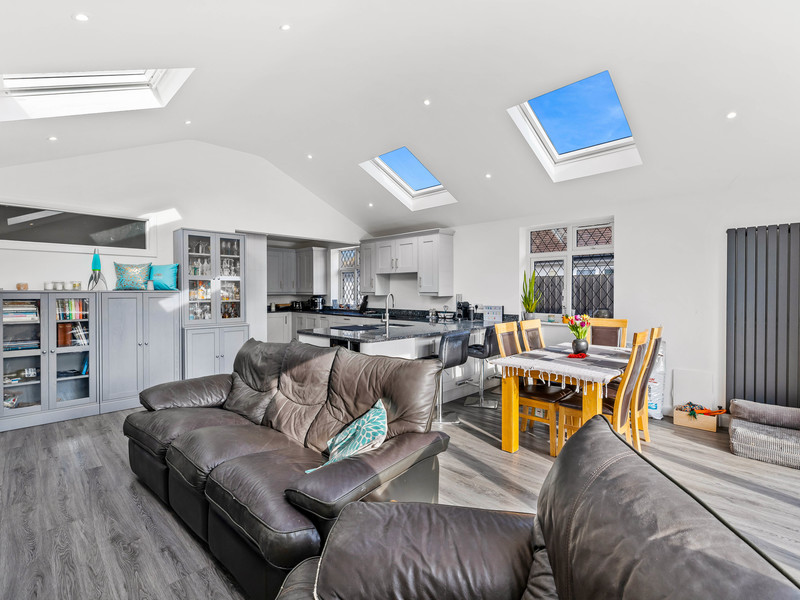 3 bed Bungalow - Semi For Sale in Fetcham, Surrey - 3