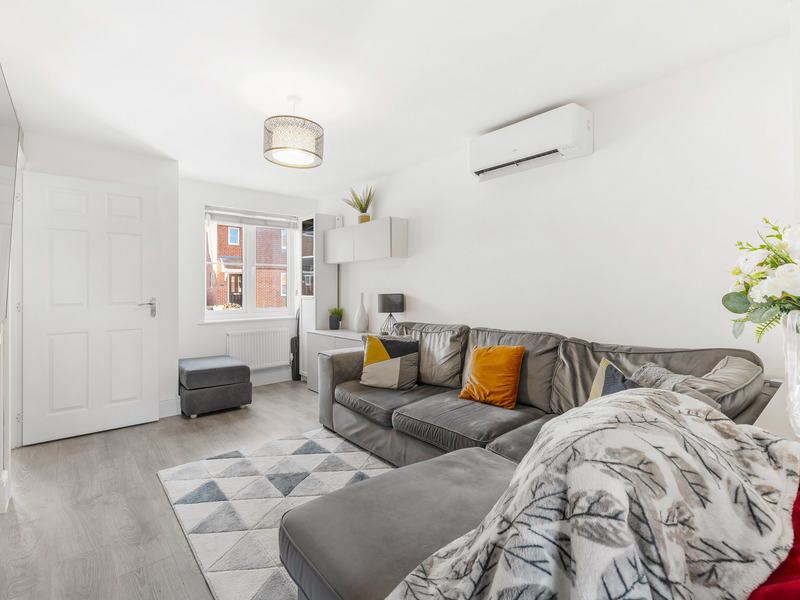 2 bed House - Terrace For Sale in Horley, Surrey