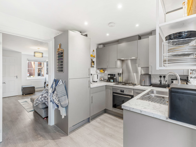 2 bed House - Terrace For Sale in Horley, Surrey - 2