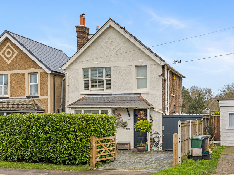 4 bed House - Detached For Sale in Redhill, Surrey - 2