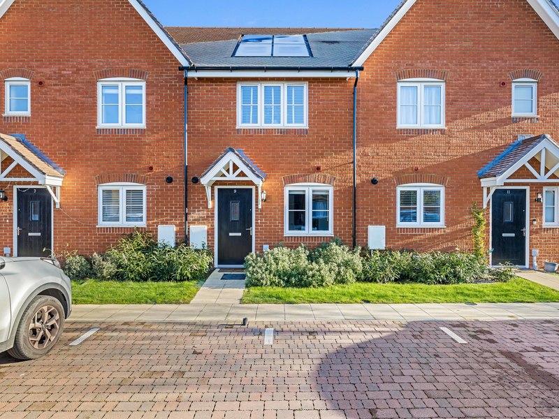 2 bed House - Terrace For Sale in Horley, Surrey