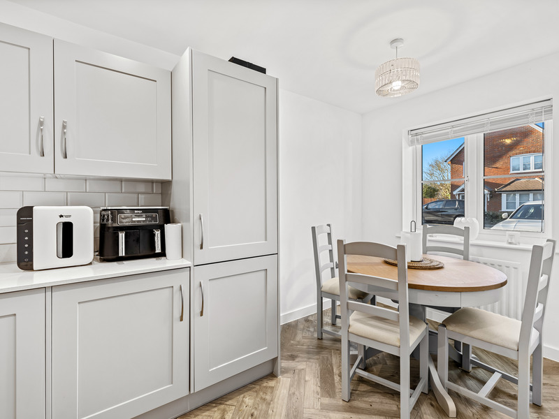 2 bed House - Terrace For Sale in Horley, Surrey - 3
