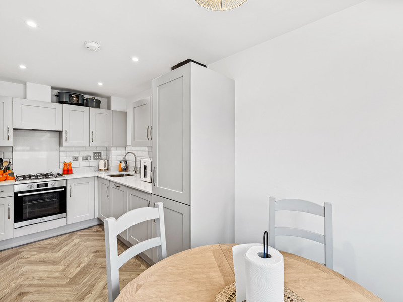 2 bed House - Terrace For Sale in Horley, Surrey - 2