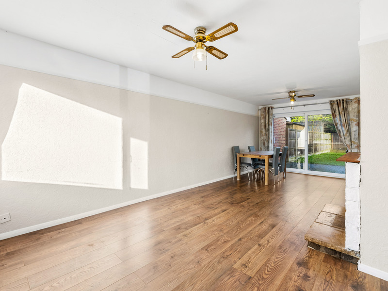 3 bed House - Semi For Sale in Horley, Surrey - 2