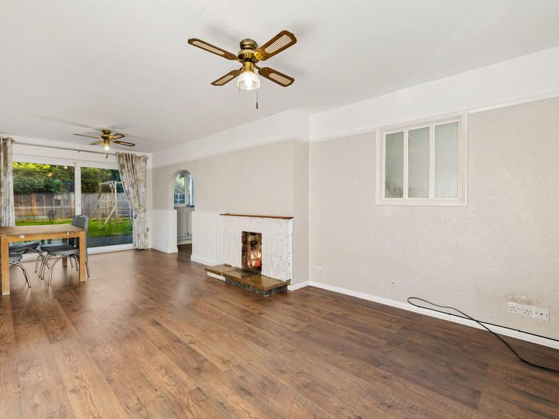 3 bed House - Semi For Sale in Horley, Surrey - 3