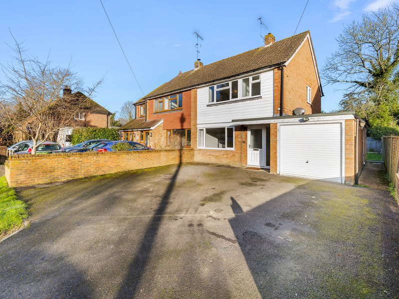 3 bed House - Semi For Sale in Horley, Surrey