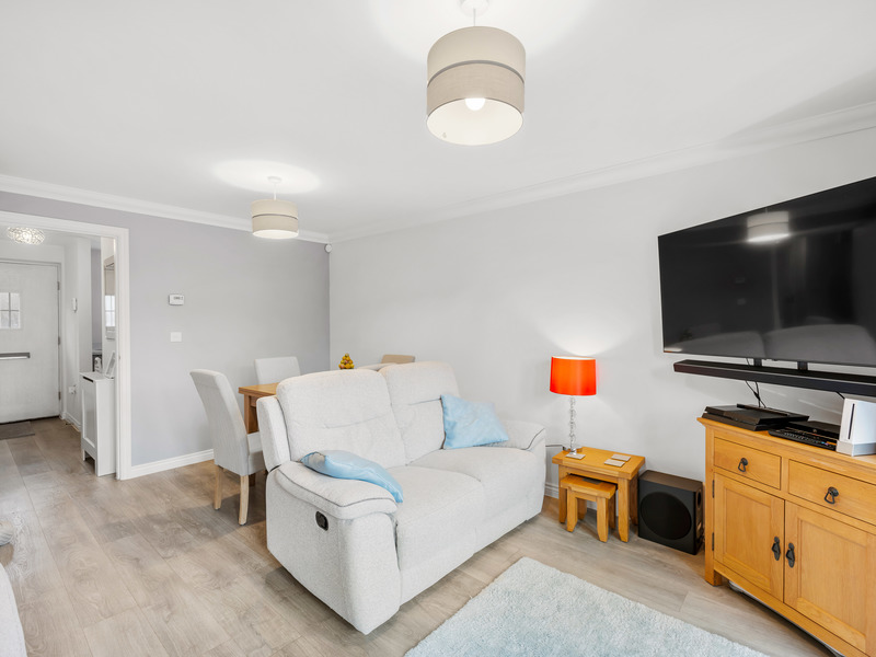 2 bed House - End Terrace For Sale in Horley, Surrey - 3
