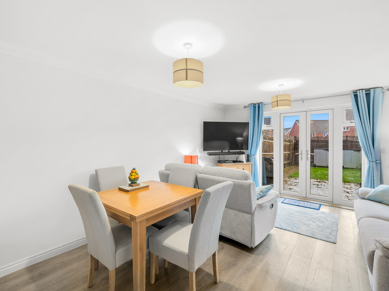 2 bed House - End Terrace For Sale in Horley, Surrey