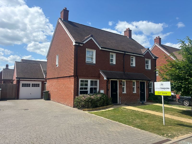 3 bed House - Semi For Sale in Horley, Surrey