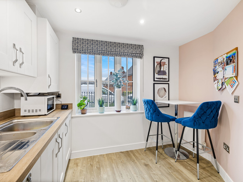3 bed House - Semi For Sale in Horley, Surrey - 3