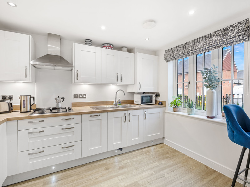 3 bed House - Semi For Sale in Horley, Surrey - 2