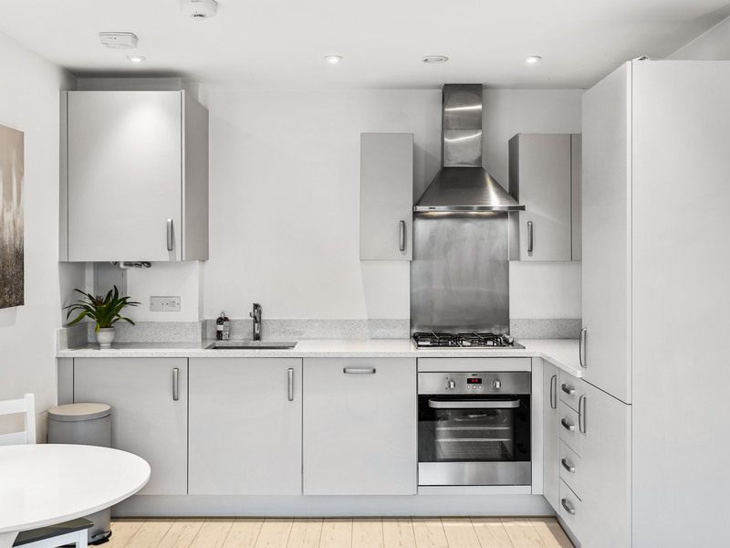 1 bed Apartment For Sale in Horley, Surrey - 2