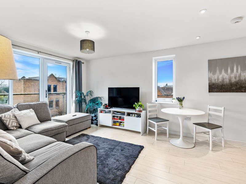 1 bed Apartment For Sale in Horley, Surrey