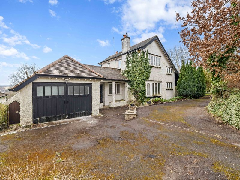 4 bed House - Detached For Sale in Coulsdon, Surrey - 2