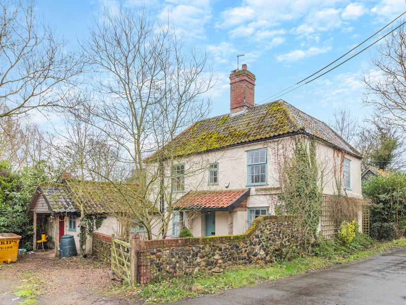4 bed House - Detached For Sale in Bungay, Norfolk