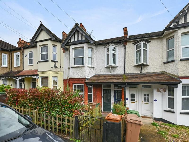 2 bed Maisonette For Rent in Sutton, Surrey