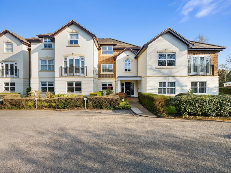 2 bed Apartment For Sale in Tadworth, Surrey