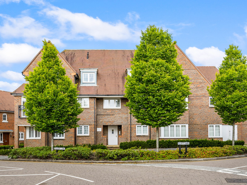 2 bed Apartment For Sale in Horsham, West Sussex