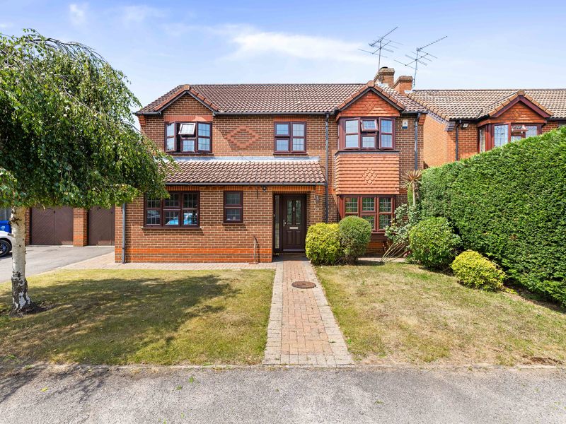 4 bed House - Detached For Sale in Maidenhead, Berkshire