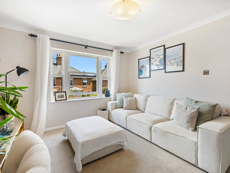 1 bed Apartment For Sale in Guildford, Surrey