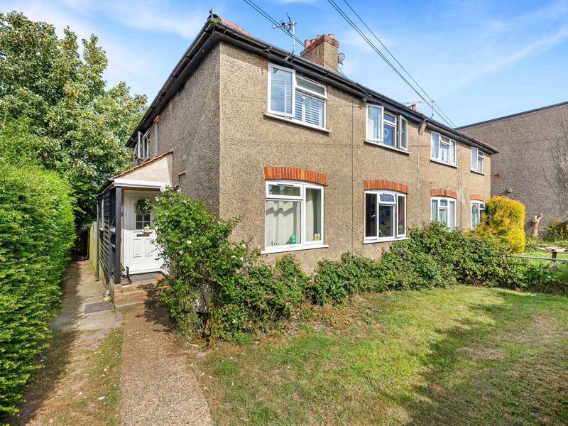 2 bed Maisonette For Sale in Caterham, Surrey