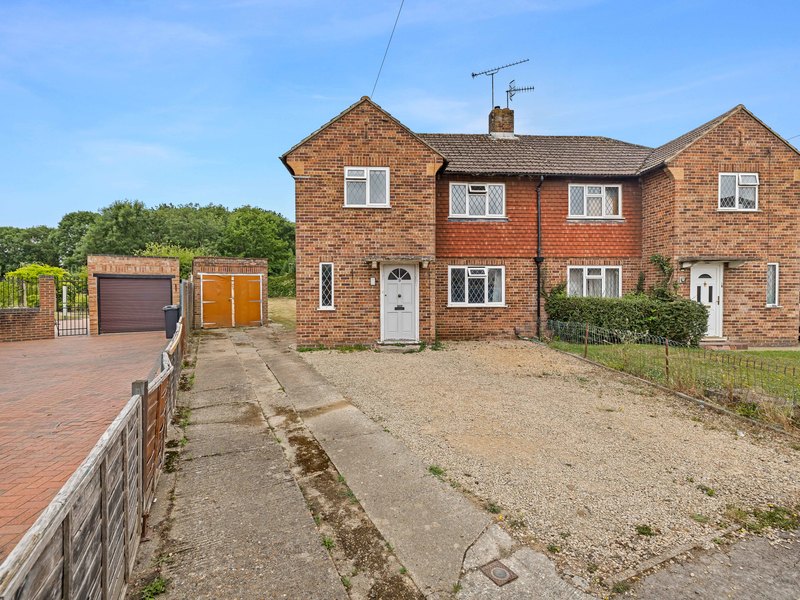 3 bed House - Semi For Sale in Horley, Surrey