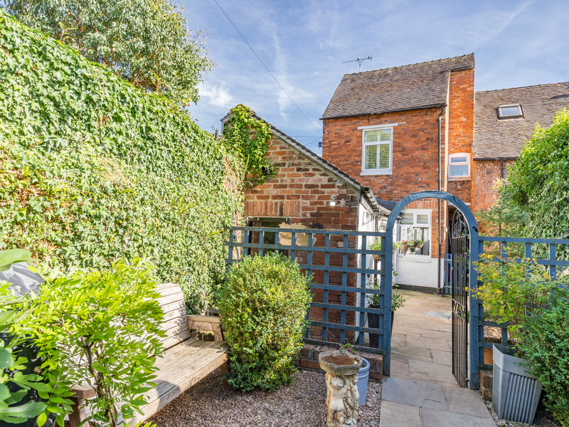 3 bed House - Semi For Sale in Uttoxeter, Staffordshire