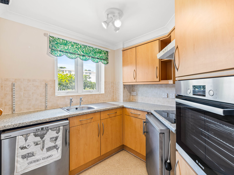 2 bed Apartment For Sale in Horley, Surrey - 3