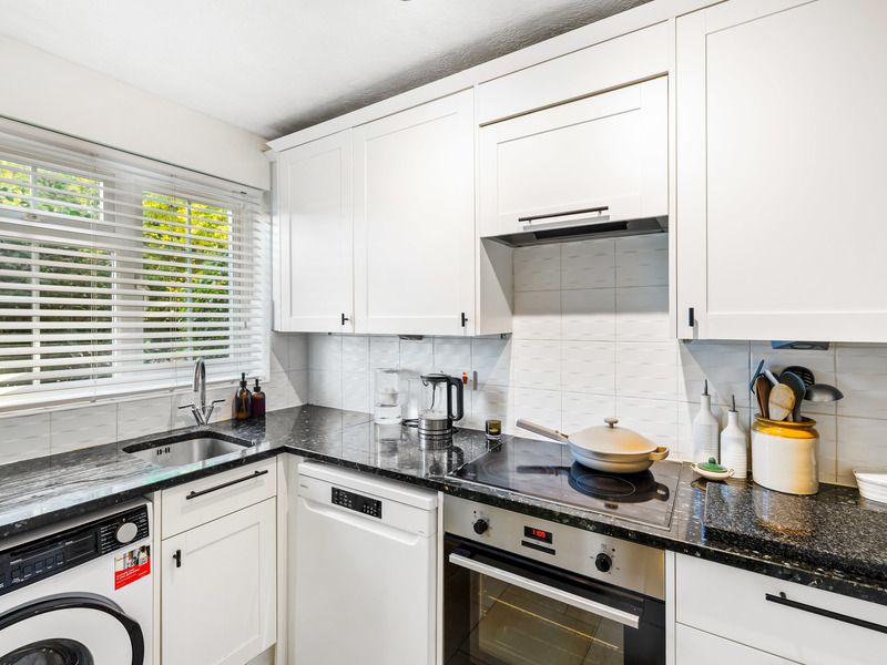 2 bed House - Terrace For Sale in Guildford, Surrey - 3