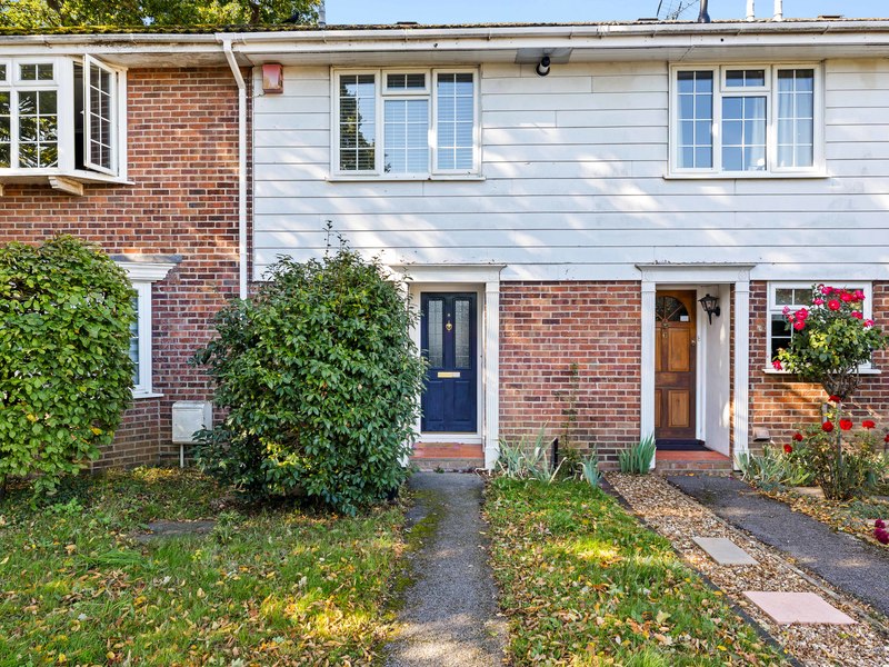 2 bed House - Terrace For Sale in Guildford, Surrey