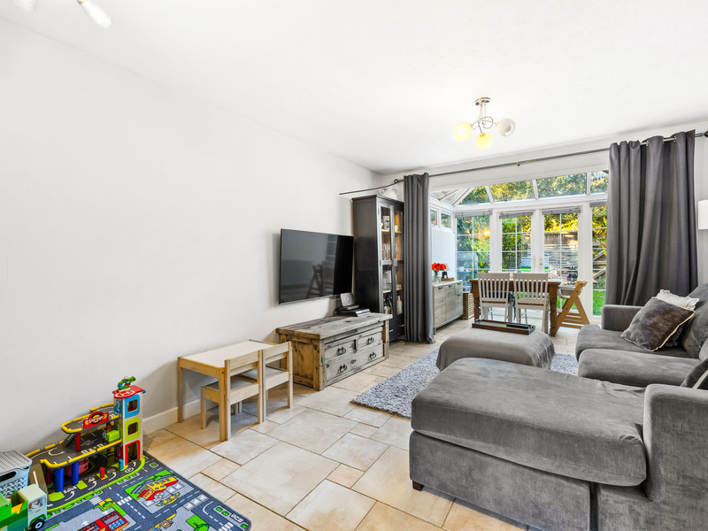 2 bed House - Terrace For Sale in Guildford, Surrey - 2