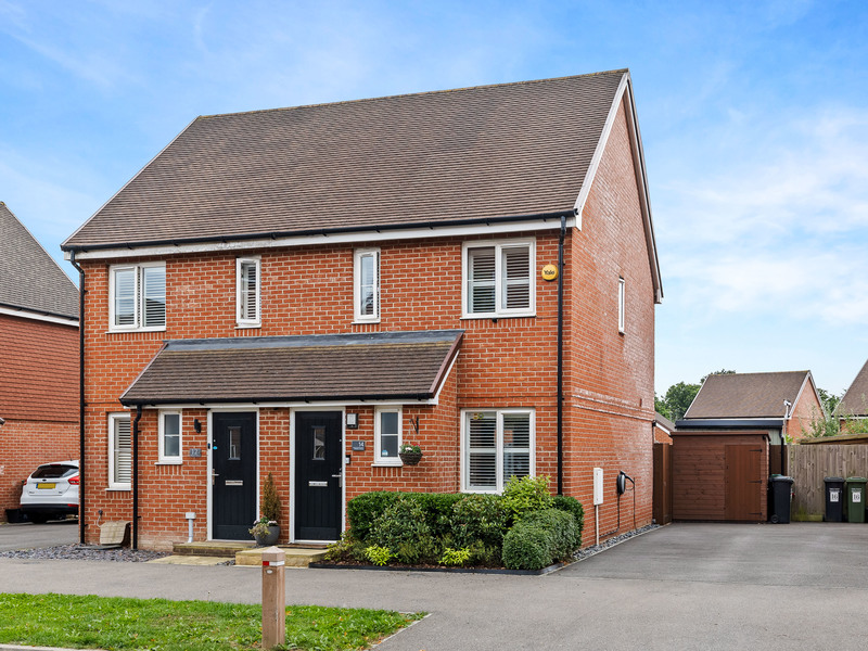 2 bed House - Semi For Sale in Horley, Surrey