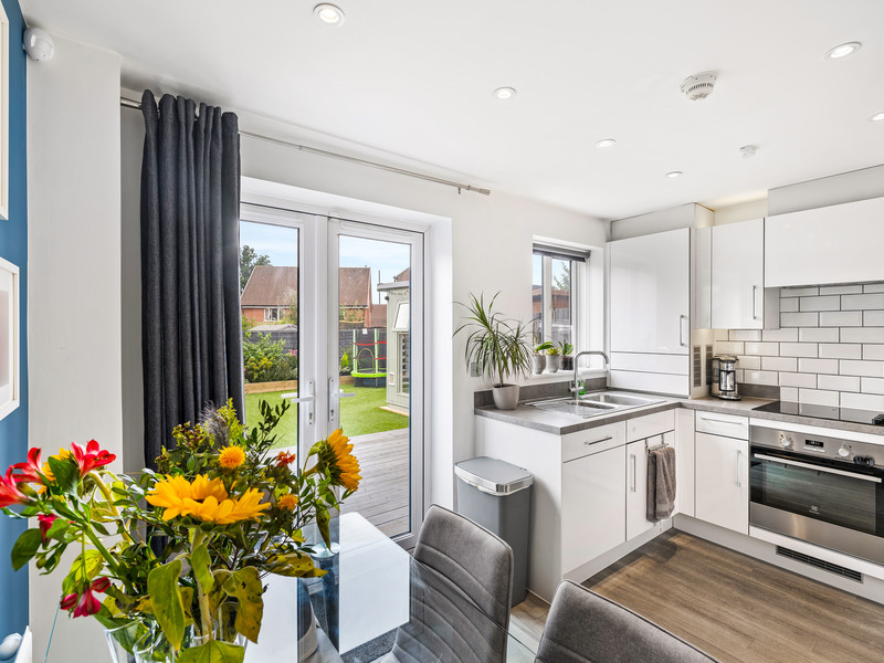 2 bed House - Semi For Sale in Horley, Surrey - 2