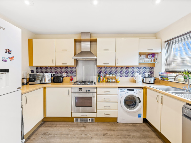 3 bed House - Terrace For Sale in Horley, Surrey - 2