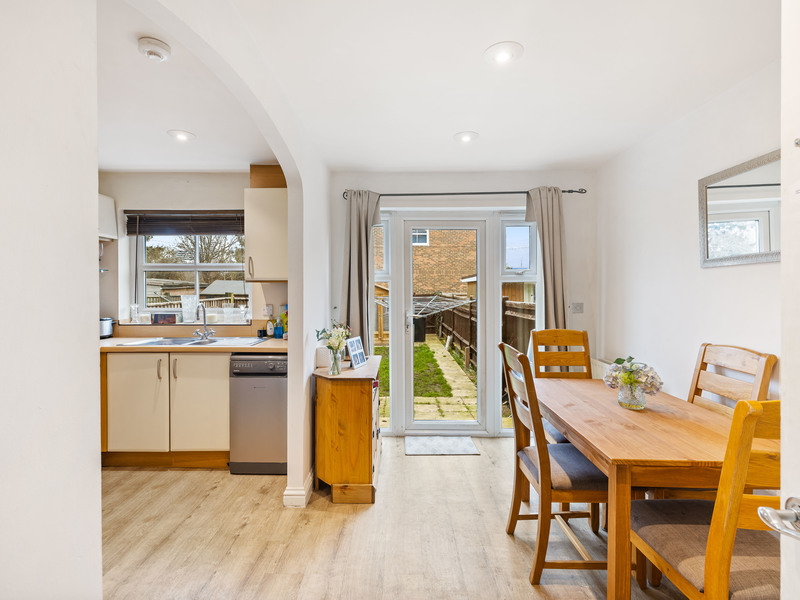 3 bed House - Terrace For Sale in Horley, Surrey - 3