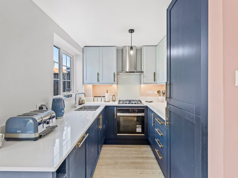 2 bed House - End Terrace For Sale in Crawley, West Sussex - 2