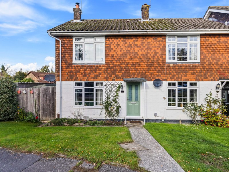 2 bed House - End Terrace For Sale in Crawley, West Sussex