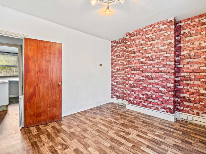 3 bed House - End Terrace For Sale in Croydon, Surrey - 3