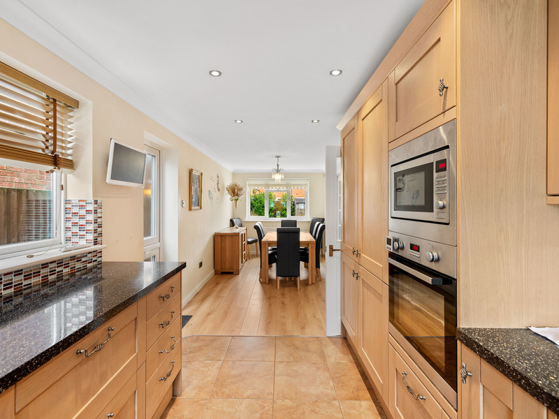 4 bed House - Detached For Sale in Horley, Surrey - 2