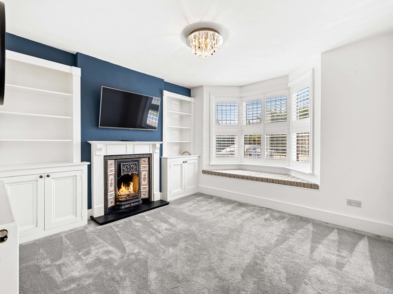 4 bed House - Semi For Sale in Horley, Surrey - 2