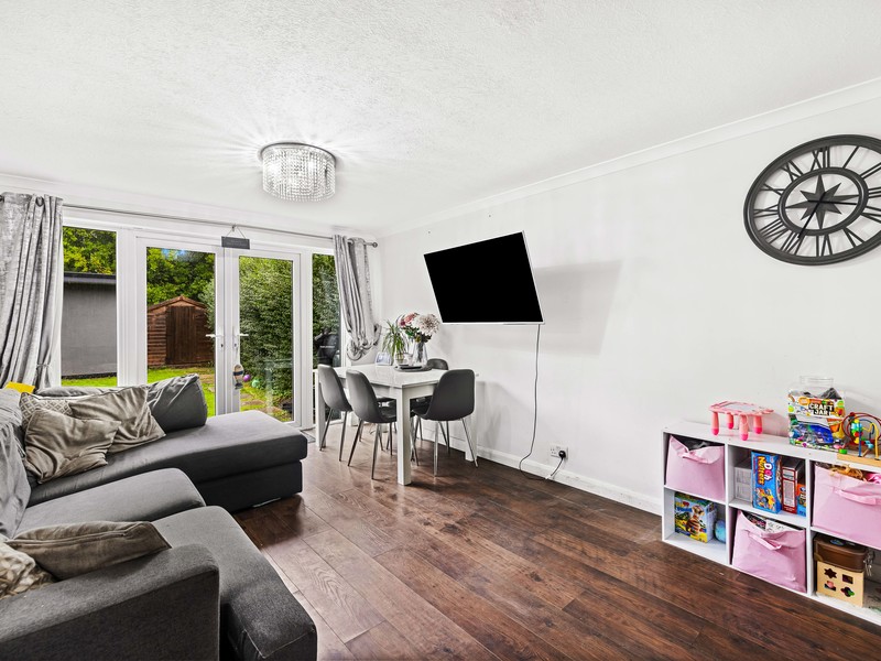 3 bed Apartment For Sale in Horley, Surrey