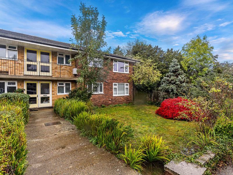 3 bed Apartment For Sale in Horley, Surrey - 2