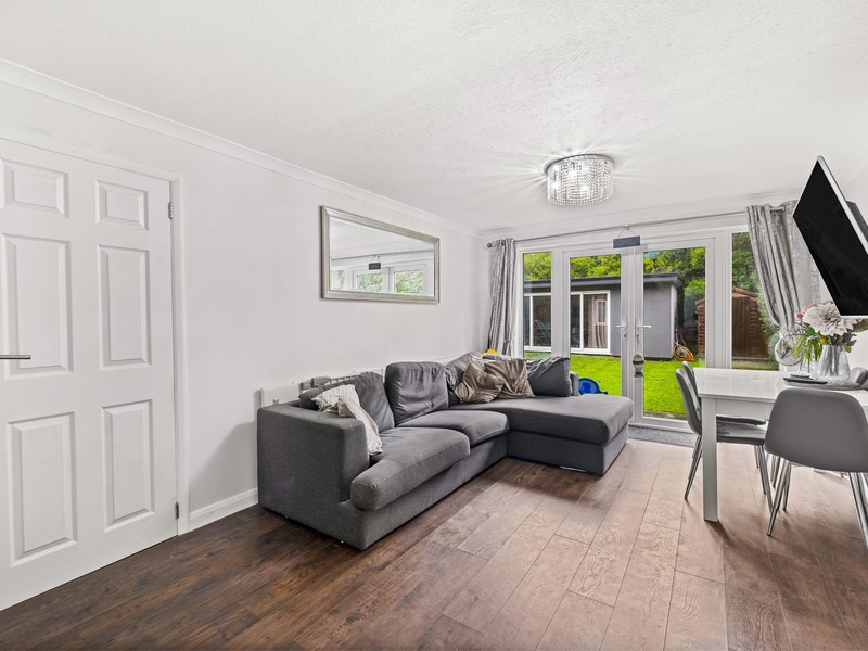 3 bed Apartment For Sale in Horley, Surrey - 3