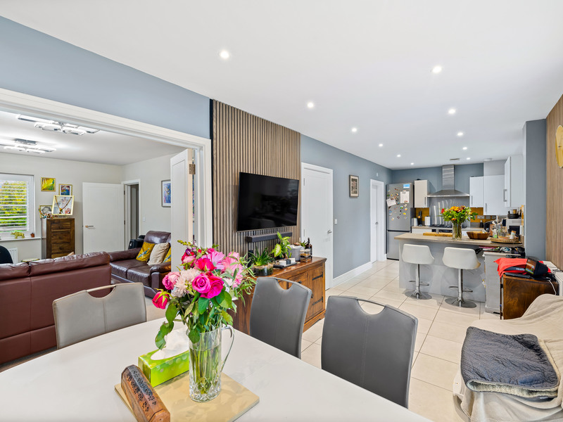 4 bed House - Detached For Sale in Horley, Surrey - 3