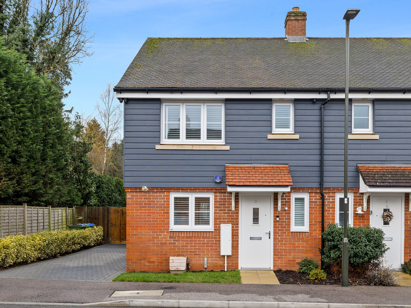 3 bed House - Semi For Sale in Crawley, West Sussex - 2