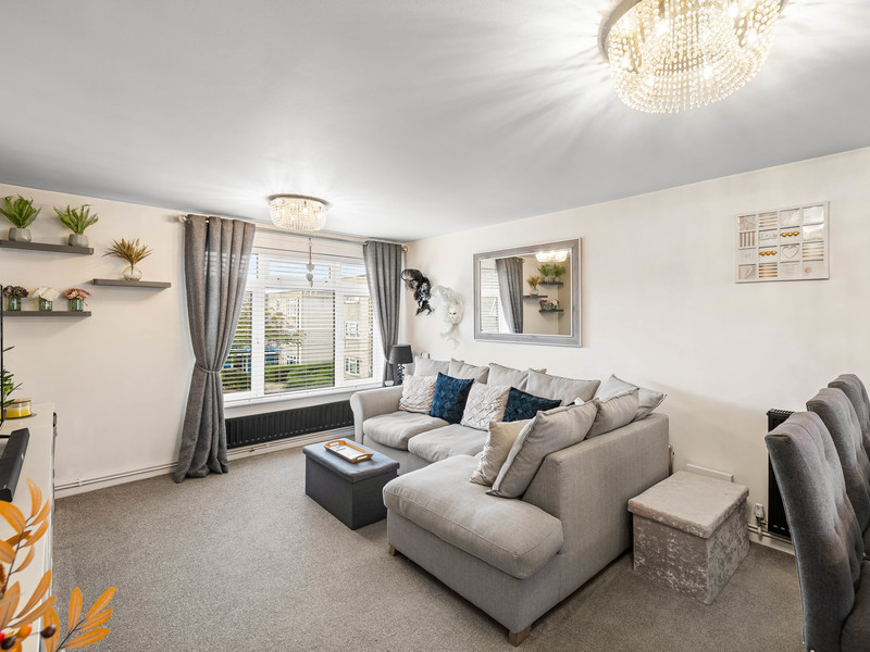1 bed Apartment For Sale in Crawley, West Sussex - 3